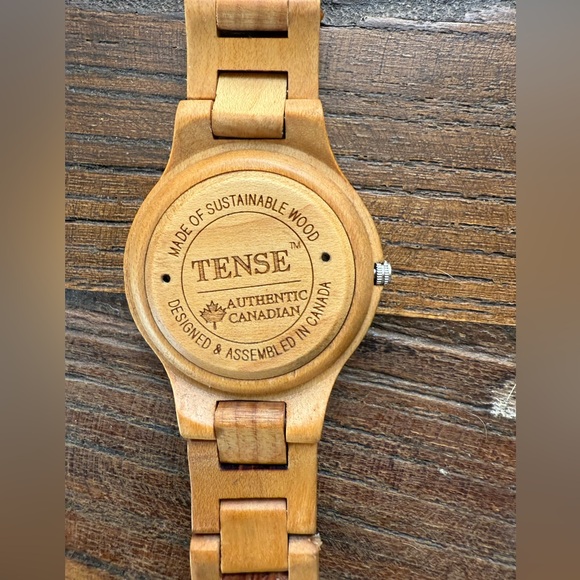 Tense unisex wood watch, light sustainable wood, 7.5 inches, made in Canada - Picture 9 of 13